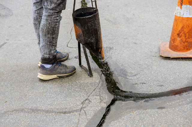 5 Practical Benefits of Asphalt Sealcoating – Our Guide