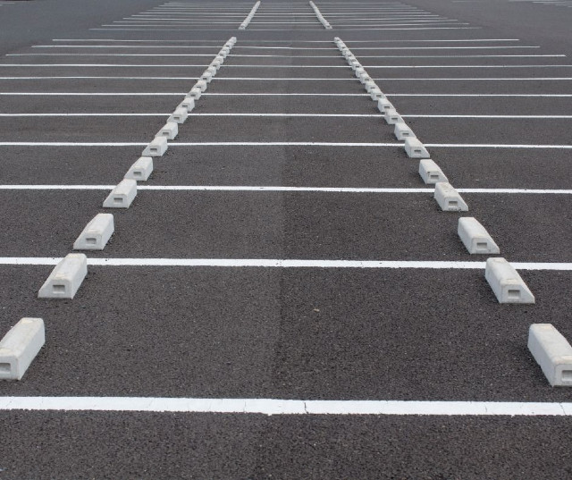 4 Reasons to Maintain Your Asphalt Parking Lots Year-Round